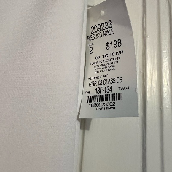 ~Etcetera White Slim Ankle Pants Sz. 2 *NWT MSRP: $198+tax - Picture 2 of 11